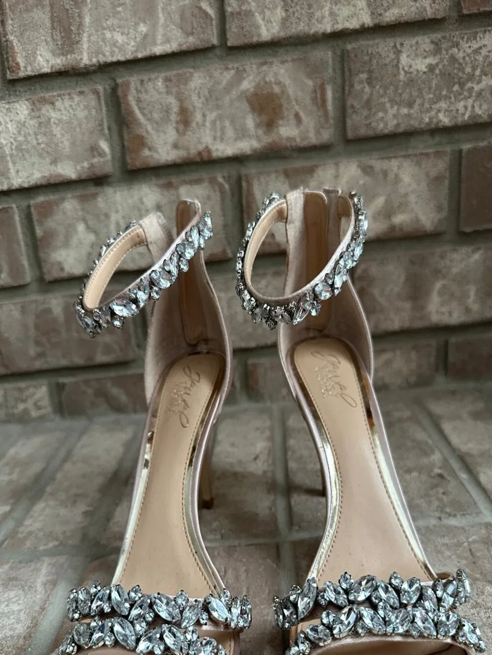 Badgley Mischka Champayne 3" heel with Silver Jewels size 7 - Picture 1 of 7